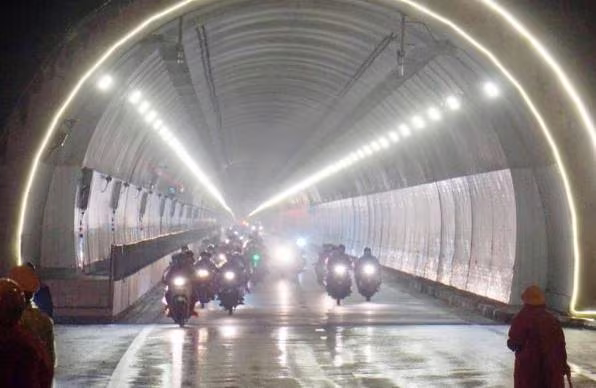 CSGT Đà Nẵng đón, dẫn hàng nghìn lượt người dân qua hầm Hải Vân ngược trở ra các tỉnh phía Bắc CSGT Đà Nẵng đón, dẫn hàng nghìn lượt người dân qua hầm Hải Vân ngược trở ra các tỉnh phía Bắc