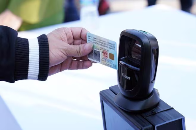 Chỉ huy Phòng Cảnh sát giao thông kiến nghị cần sớm đưa hệ thống camera quét mã QR code vào các nhà ga để phục vụ cho hoạt động kiểm soát hành khách, phòng, chống dịch Covid-19 Chỉ huy Phòng Cảnh sát giao thông kiến nghị cần sớm đưa hệ thống camera quét mã QR code vào các nhà ga để phục vụ cho hoạt động kiểm soát hành khách, phòng, chống dịch Covid-19