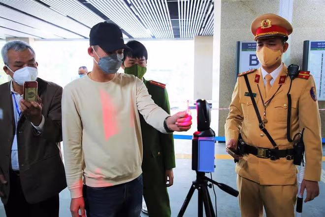 Rất nhiều ứng dụng thuận lợi, tiện ích người dân thụ hưởng đã được Bộ Công an triển khai trên nền tảng dữ liệu quốc gia về dân cư, CCCD gắn chip Rất nhiều ứng dụng thuận lợi, tiện ích người dân thụ hưởng đã được Bộ Công an triển khai trên nền tảng dữ liệu quốc gia về dân cư, CCCD gắn chip