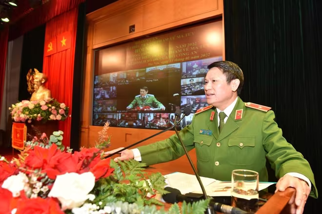 Thiếu tướng Nguyễn Văn Viện, Cục trưởng Cục Cảnh sát điều tra tội phạm về ma túy trân trọng cảm ơn sự quan tâm, chỉ đạo sát sao của đồng chí Thứ trưởng đối với đơn vị và lực lượng Cảnh sát điều tra tội phạm ma túy Thiếu tướng Nguyễn Văn Viện, Cục trưởng Cục Cảnh sát điều tra tội phạm về ma túy trân trọng cảm ơn sự quan tâm, chỉ đạo sát sao của đồng chí Thứ trưởng đối với đơn vị và lực lượng Cảnh sát điều tra tội phạm ma túy