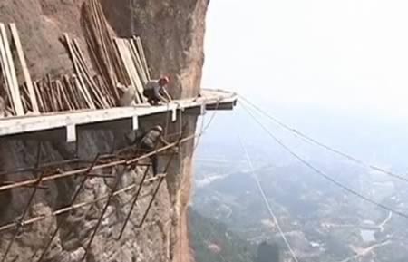 Những cung đường nguy hiểm nhất thế giới ảnh 5 Những cung đường nguy hiểm nhất thế giới ảnh 5
