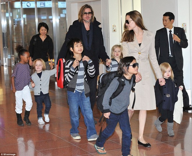 Đại gia đình Brangelina rồng rắn nhau sang Nhật ảnh 1 Đại gia đình Brangelina rồng rắn nhau sang Nhật ảnh 1
