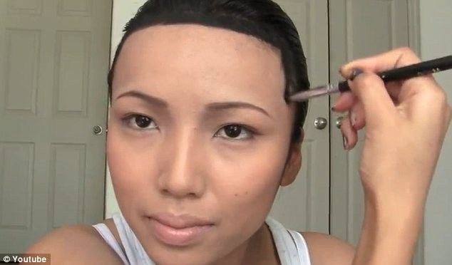 Lạ đời cô gái trang điểm thành đàn ông ảnh 2 Lạ đời cô gái trang điểm thành đàn ông ảnh 2
