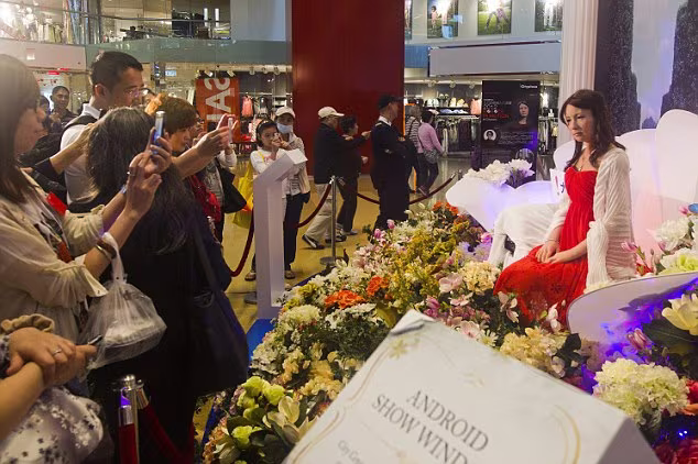 Sốc với robot gợi cảm như người thật ảnh 3