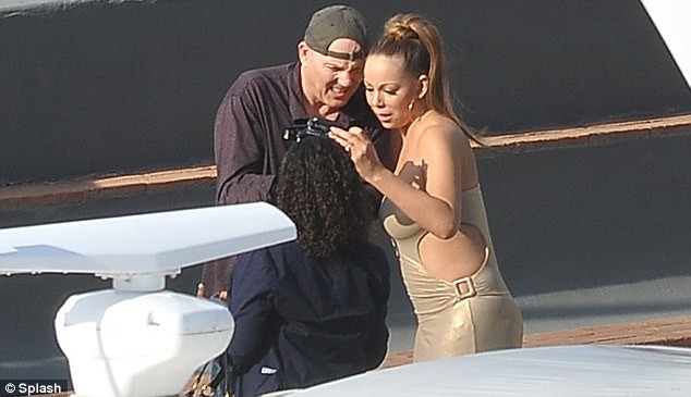 Mariah Carey diện váy bó sát "khoe mỡ" sau khi sinh con ảnh 4 Mariah Carey diện váy bó sát "khoe mỡ" sau khi sinh con ảnh 4