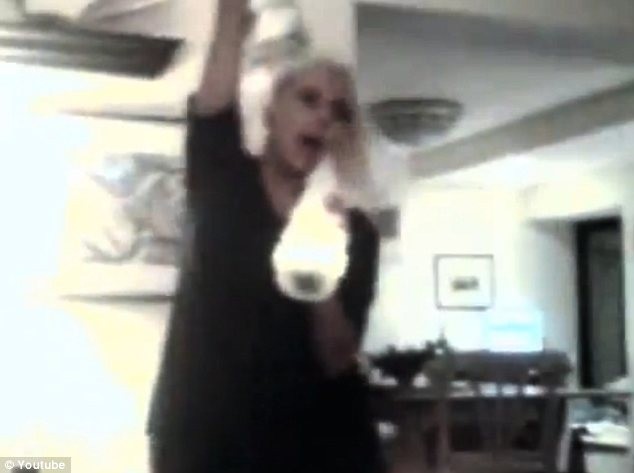 Lady Gaga thản nhiên tung clip lộ ngực trần ảnh 1 Lady Gaga thản nhiên tung clip lộ ngực trần ảnh 1