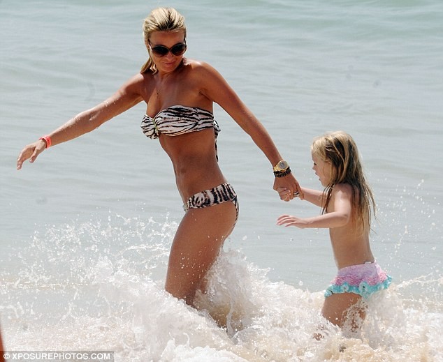 Vợ Steven Gerrard diện bikini khoe thân quyến rũ ảnh 11 Vợ Steven Gerrard diện bikini khoe thân quyến rũ ảnh 11