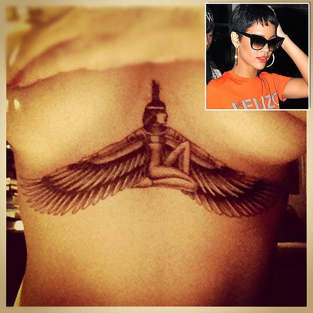 Rihanna táo bạo khoe hình xăm dưới ngực ảnh 1 Rihanna táo bạo khoe hình xăm dưới ngực ảnh 1