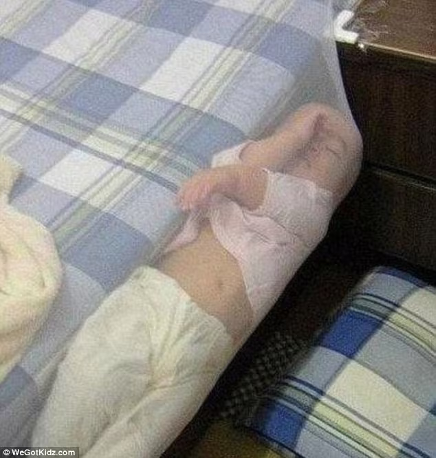 Ngộ nghĩnh những đứa trẻ bạ đâu ngủ đấy ảnh 9 Ngộ nghĩnh những đứa trẻ bạ đâu ngủ đấy ảnh 9