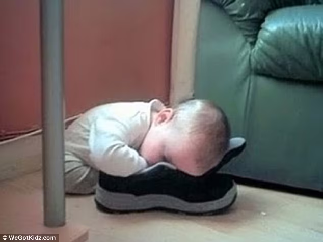 Ngộ nghĩnh những đứa trẻ bạ đâu ngủ đấy ảnh 2 Ngộ nghĩnh những đứa trẻ bạ đâu ngủ đấy ảnh 2
