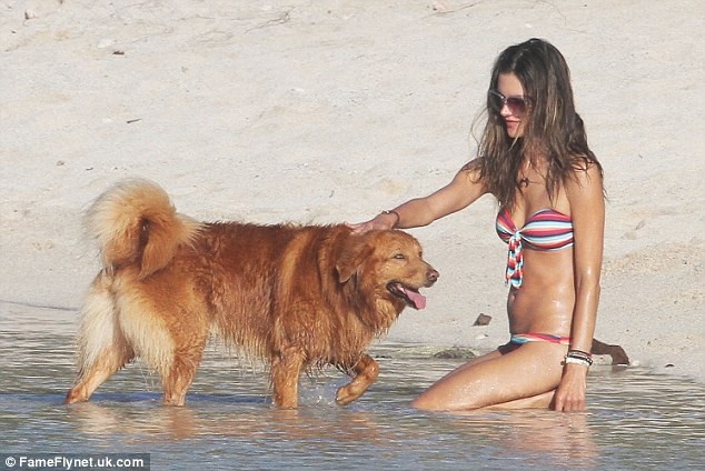 Alessandra Ambrosio xộc xệch diện bkini ảnh 13 Alessandra Ambrosio xộc xệch diện bkini ảnh 13