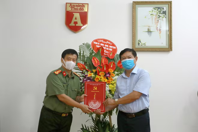 Thay mặt Ban Biên tập An ninh Thủ đô, Thượng tá Nguyễn Thanh Bình cảm ơn lãnh đạo thành phố Hà Nội luôn dành nhiều tình cảm, sự quan tâm tới An ninh Thủ đô