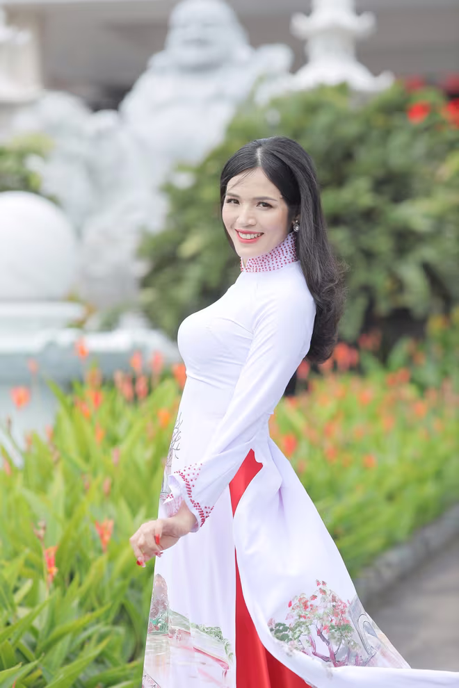 Người đẹp mong muốn doanh nghiệp của cô sẽ lan tỏa và hỗ trợ được nhiều hơn cho phụ nữ và những người có hoàn cảnh khó khăn, đặc biệt là trẻ em Người đẹp mong muốn doanh nghiệp của cô sẽ lan tỏa và hỗ trợ được nhiều hơn cho phụ nữ và những người có hoàn cảnh khó khăn, đặc biệt là trẻ em