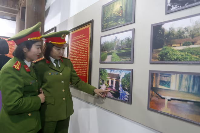 Rất nhiều hình ảnh và hiện vật được trưng bày tại đây Rất nhiều hình ảnh và hiện vật được trưng bày tại đây