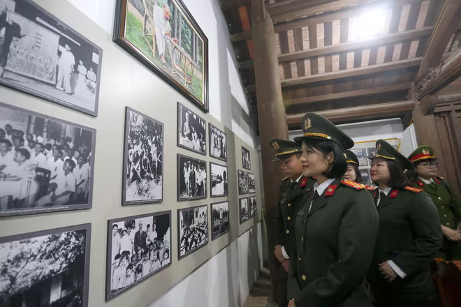 Những hình ảnh tư liệu mang ý nghĩa giáo dục sâu sắc Những hình ảnh tư liệu mang ý nghĩa giáo dục sâu sắc