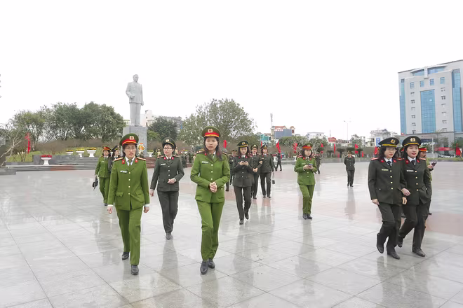 Ngoài việc trao đổi kinh nghiệm về các mặt công tác thì đây còn là hoạt động sinh hoạt chính trị tư tưởng, hoạt động văn hóa để những nữ cán bộ Hội Phụ nữ của 2 đơn vị tiếp tục thực hiện tốt các nhiệm vụ được giao Ngoài việc trao đổi kinh nghiệm về các mặt công tác thì đây còn là hoạt động sinh hoạt chính trị tư tưởng, hoạt động văn hóa để những nữ cán bộ Hội Phụ nữ của 2 đơn vị tiếp tục thực hiện tốt các nhiệm vụ được giao