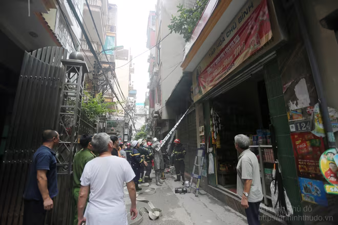 Có thể quan sát khu vực ngõ khá hẹp Có thể quan sát khu vực ngõ khá hẹp