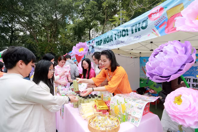 Hội chợ xuân là hoạt động thường niên nhằm quyên góp cho những dự án thiện nguyện