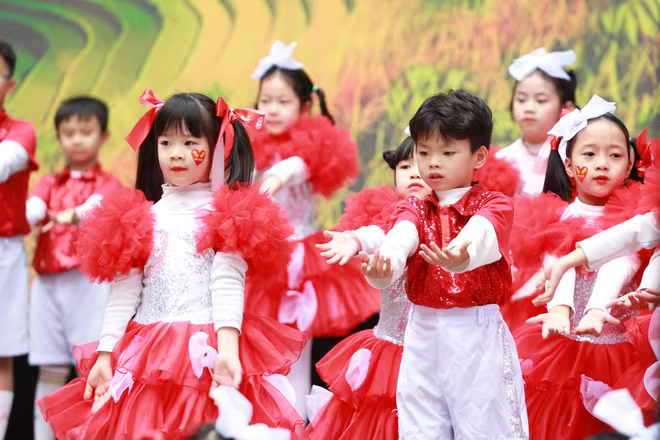 Các tiết mục văn nghệ đặc sắc do học sinh nhà trường trình diễn