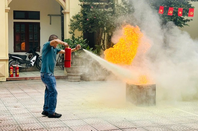 Thực hành sử dụng một số phương tiện chữa cháy