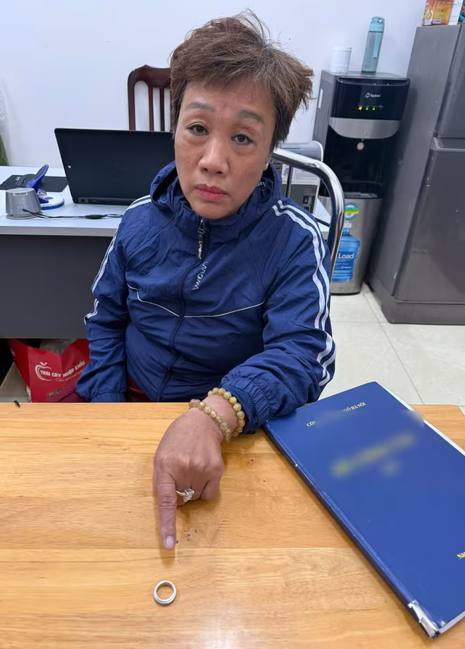 Đối tượng Nguyễn Lan Phương tại cơ quan công an Đối tượng Nguyễn Lan Phương tại cơ quan công an