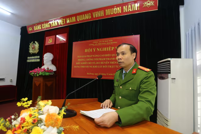 Trung tá Phạm Văn Trọng, Trưởng Công an phường Hà Đông đề ra các biện pháp, giải pháp tăng cường phối hợp Công an các phường trong công tác phòng chống tội phạm đường phố