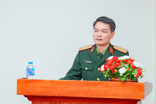 PGS, TS Thiếu tướng Lường Công Thức, Giám đốc Bệnh viện Quân y 103 phát biểu tại buổi lễ