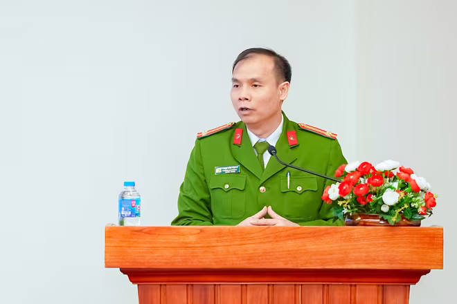 Trung tá Phạm Văn Trọng, Trưởng Công an phường Hà Đông phát biểu tại buổi lễ