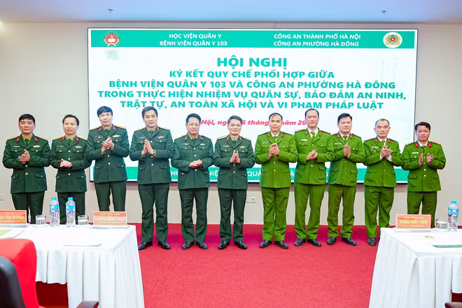 Đại diện lãnh đạo 2 đơn vị tại buổi lễ