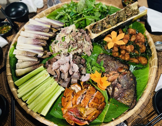 Mâm cơm đãi khách của người Thái