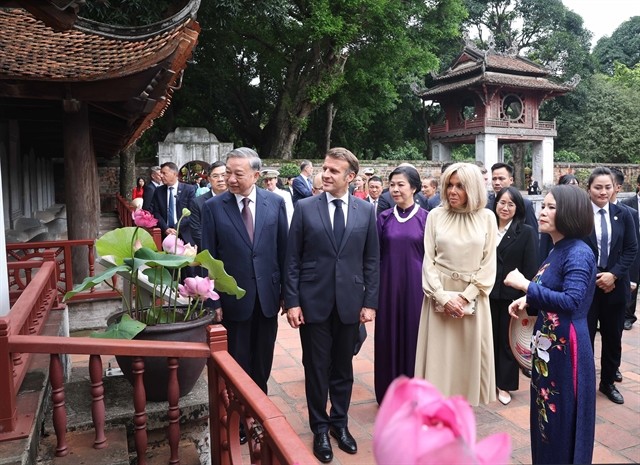 Tổng Bí thư Tô Lâm và Phu nhân Ngô Phương Ly cùng Tổng thống Pháp Emmanuel Macron và Phu nhân Brigitte Macron thăm Văn Miếu - Quốc Tử Giám