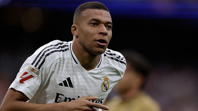 10. Kylian Mbappe (Real Madrid và đội tuyển Pháp). Khối lượng vận động lớn không làm giảm đi tốc độ và độ sát thương trước khung thành của ngôi sao người Pháp. Với 5.527 phút thi đấu, Mbappe lọt top 10 và cho thấy tầm quan trọng của mình ở câu lạc bộ lẫn đội tuyển quốc gia.