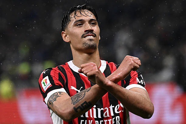 5. Tijjani Reijnders (AC Milan, Man City và đội tuyển Hà Lan) Tiền vệ người Hà Lan có 1 năm chuyển mình mạnh mẽ ở AC Milan trước khi gia nhập Man City (với 5.787 phút). Anh luôn có mặt trong cả tấn công lẫn phòng ngự. Reijnders cũng đá chính liên tục ở các trận quốc tế, giúp anh lọt vào top 5.