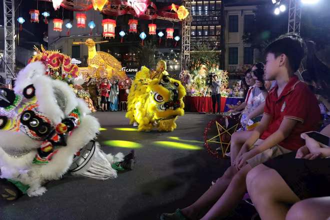 Đây là năm thứ hai liên tiếp “Đêm hội thành Tuyên” - lễ hội Trung thu lớn nhất tỉnh Tuyên Quang không thể diễn ra do ảnh hưởng mưa lũ. Đây là năm thứ hai liên tiếp “Đêm hội thành Tuyên” - lễ hội Trung thu lớn nhất tỉnh Tuyên Quang không thể diễn ra do ảnh hưởng mưa lũ.
