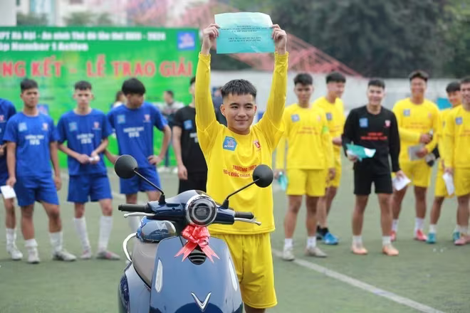 Niềm vui nhân đôi cho cầu thủ Bình Minh của THPT Phùng Khắc Khoan