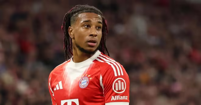 2. Michael Olise (100 - 130 triệu euro) Gia nhập Bayern Munich từ Crystal Palace, Olise ngay lập tức khẳng định vai trò thủ lĩnh hàng công. Anh đã góp dấu giày vào 12 bàn thắng (6 bàn, 6 kiến tạo), trở thành mảnh ghép không thể thiếu trong lối chơi của “Hùm xám”. 2. Michael Olise (100 - 130 triệu euro) Gia nhập Bayern Munich từ Crystal Palace, Olise ngay lập tức khẳng định vai trò thủ lĩnh hàng công. Anh đã góp dấu giày vào 12 bàn thắng (6 bàn, 6 kiến tạo), trở thành mảnh ghép không thể thiếu trong lối chơi của “Hùm xám”.