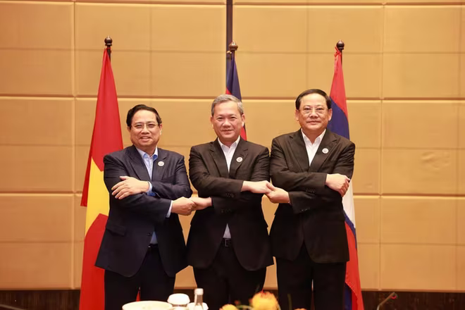 Thủ tướng Phạm Minh Chính, Thủ tướng Campuchia Hun Manet và Thủ tướng Lào Sonexay Siphandone tại Hội nghị Cấp cao ASEAN lần thứ 47 ngày 27-10 Thủ tướng Phạm Minh Chính, Thủ tướng Campuchia Hun Manet và Thủ tướng Lào Sonexay Siphandone tại Hội nghị Cấp cao ASEAN lần thứ 47 ngày 27-10