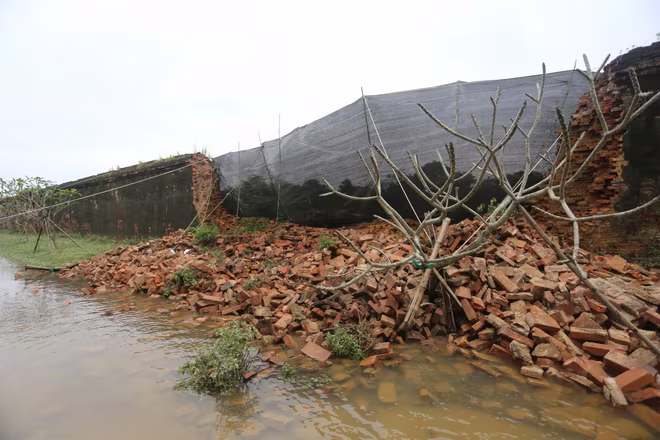 Hoàng thành Huế gặp sự cố do mưa lũ Hoàng thành Huế gặp sự cố do mưa lũ