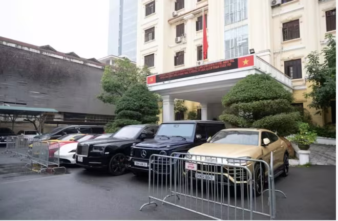Dàn "siêu xe" của "siêu lừa" Phó Đức Nam bị thu giữ Dàn "siêu xe" của "siêu lừa" Phó Đức Nam bị thu giữ