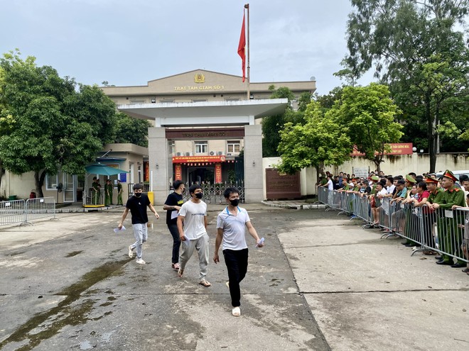 Niềm vui trong ngày trở về đoàn tụ với gia đình Niềm vui trong ngày trở về đoàn tụ với gia đình