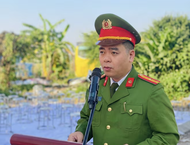 Thiếu tá Đặng Anh Tuân - Phó Trưởng Công an phường Kiến Hưng phát biểu khai mạc buổi thực tập