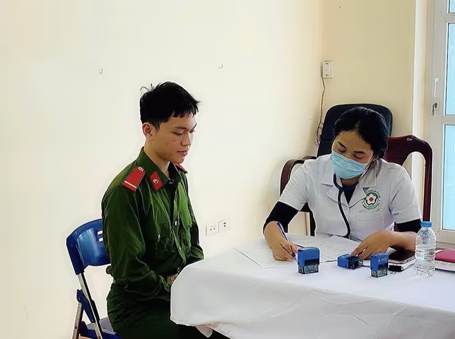 Thăm khám sức khỏe ban đầu