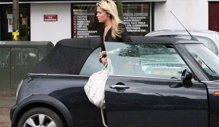 Thú chơi xe của các nàng WAGs ảnh 10