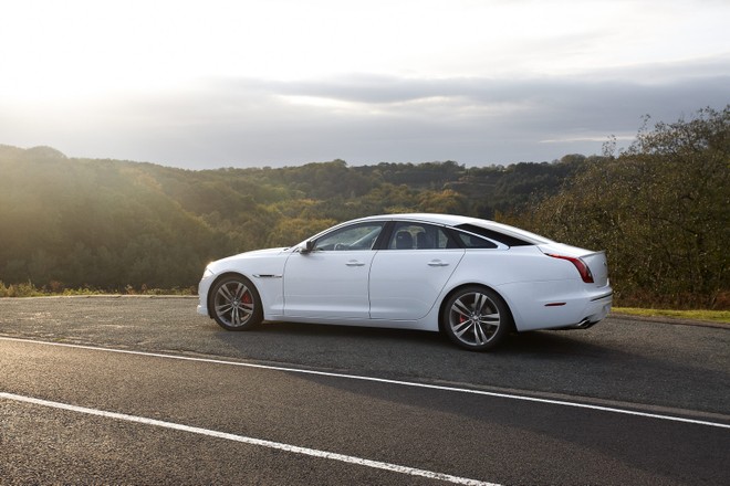 Jaguar giới thiệu gói nâng cấp mới cho XJ Saloon ảnh 5 Jaguar giới thiệu gói nâng cấp mới cho XJ Saloon ảnh 5