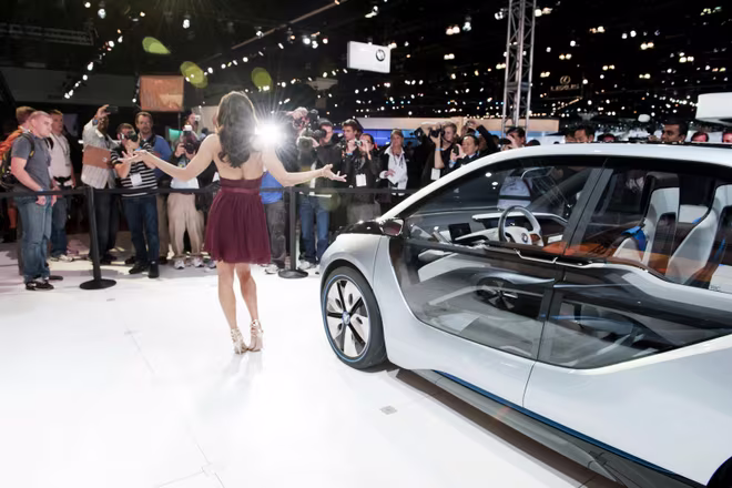 Cặp đôi BMW i3 và i8 trình diễn ấn tượng cùng người đẹp Mission Impossible 4 ảnh 10 Cặp đôi BMW i3 và i8 trình diễn ấn tượng cùng người đẹp Mission Impossible 4 ảnh 10