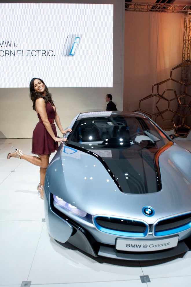 Cặp đôi BMW i3 và i8 trình diễn ấn tượng cùng người đẹp Mission Impossible 4 ảnh 12 Cặp đôi BMW i3 và i8 trình diễn ấn tượng cùng người đẹp Mission Impossible 4 ảnh 12