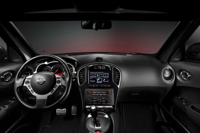 Vẻ đẹp góc cạnh và sự đột phá của Nissan Juke-R ảnh 10 Vẻ đẹp góc cạnh và sự đột phá của Nissan Juke-R ảnh 10
