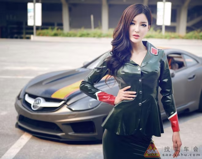 Mỹ nữ châu Á "lả lướt" bên siêu xe Carlsson C25 ảnh 3 Mỹ nữ châu Á "lả lướt" bên siêu xe Carlsson C25 ảnh 3