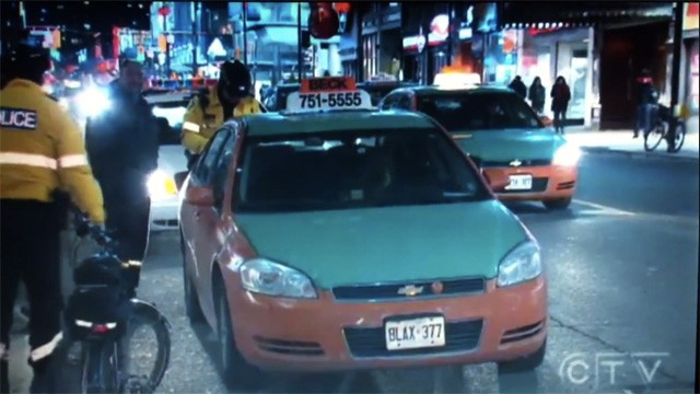 Hai lái xe taxi bị bắt vì đua xe trên đường phố ảnh 1 Hai lái xe taxi bị bắt vì đua xe trên đường phố ảnh 1