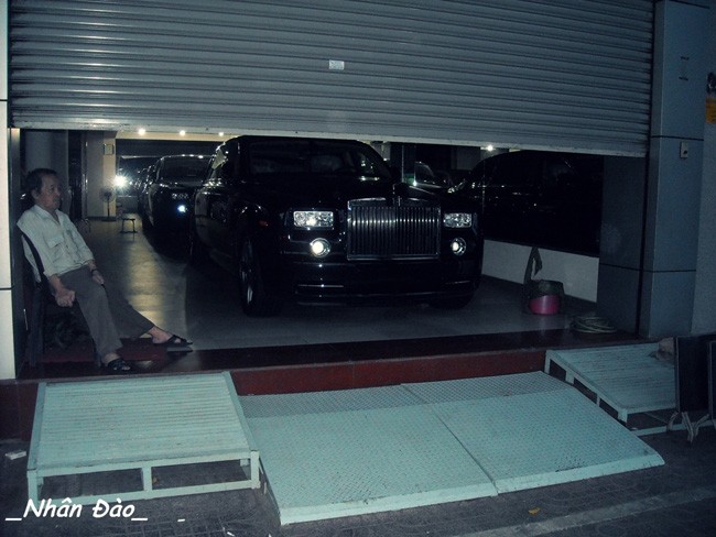 Cặp đôi Rolls-Royce Phantom rồng đã về Việt Nam ảnh 6 Cặp đôi Rolls-Royce Phantom rồng đã về Việt Nam ảnh 6